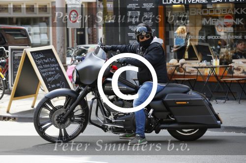 Amsterdam 27 mei 2015  
Dennis Rugenbregt op zijn Buddha to Buddha Harley Davidson motor