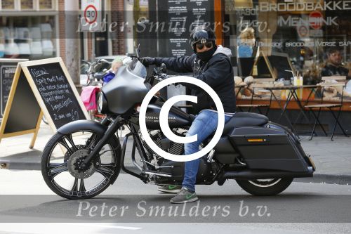 Amsterdam 27 mei 2015  
Dennis Rugenbregt op zijn Buddha to Buddha Harley Davidson motor