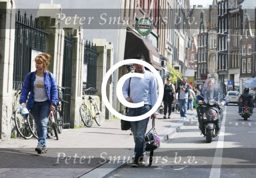 Amsterdam 8 mei 2015
Ellen ten damme met vriend en op grote abri van ziggo.