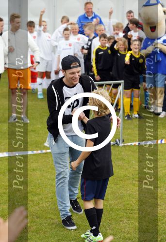 Arnhem 31 mei 2015
Voetbalclinic Klaas jan Huntelaar foundation op Papendal. Ook Enzo Knol en zijn vriendin Dee v d Zeeuw waren ook aanwezig.