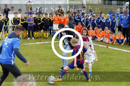 Arnhem 31 mei 2015
Voetbalclinic Klaas jan Huntelaar foundation op Papendal. Ook Enzo Knol en zijn vriendin Dee v d Zeeuw waren ook aanwezig.