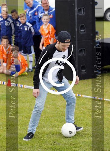 Arnhem 31 mei 2015
Voetbalclinic Klaas jan Huntelaar foundation op Papendal. Ook Enzo Knol en zijn vriendin Dee v d Zeeuw waren ook aanwezig.