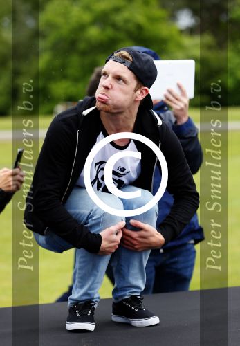 Arnhem 31 mei 2015
Voetbalclinic Klaas jan Huntelaar foundation op Papendal. Ook Enzo Knol en zijn vriendin Dee v d Zeeuw waren ook aanwezig.