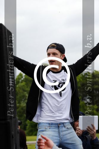 Arnhem 31 mei 2015
Voetbalclinic Klaas jan Huntelaar foundation op Papendal. Ook Enzo Knol en zijn vriendin Dee v d Zeeuw waren ook aanwezig.