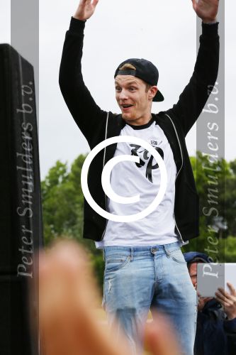 Arnhem 31 mei 2015
Voetbalclinic Klaas jan Huntelaar foundation op Papendal. Ook Enzo Knol en zijn vriendin Dee v d Zeeuw waren ook aanwezig.