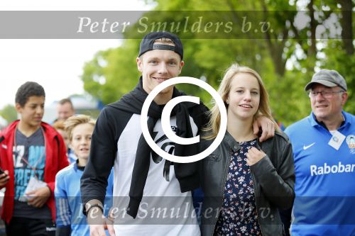 Arnhem 31 mei 2015
Voetbalclinic Klaas jan Huntelaar foundation op Papendal. Ook Enzo Knol en zijn vriendin Dee v d Zeeuw waren ook aanwezig.