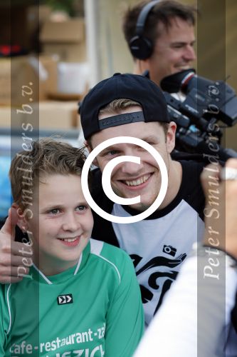 Arnhem 31 mei 2015
Voetbalclinic Klaas jan Huntelaar foundation op Papendal. Ook Enzo Knol en zijn vriendin Dee v d Zeeuw waren ook aanwezig.