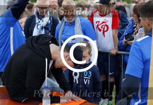 Arnhem 31 mei 2015
Voetbalclinic Klaas jan Huntelaar foundation op Papendal. Ook Enzo Knol en zijn vriendin Dee v d Zeeuw waren ook aanwezig.
