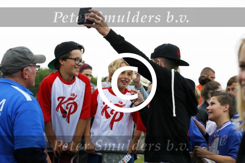 Arnhem 31 mei 2015
Voetbalclinic Klaas jan Huntelaar foundation op Papendal. Ook Enzo Knol en zijn vriendin Dee v d Zeeuw waren ook aanwezig.