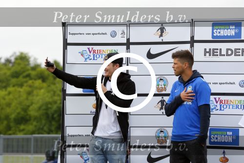 Arnhem 31 mei 2015
Voetbalclinic Klaas jan Huntelaar foundation op Papendal. Ook Enzo Knol en zijn vriendin Dee v d Zeeuw waren ook aanwezig.