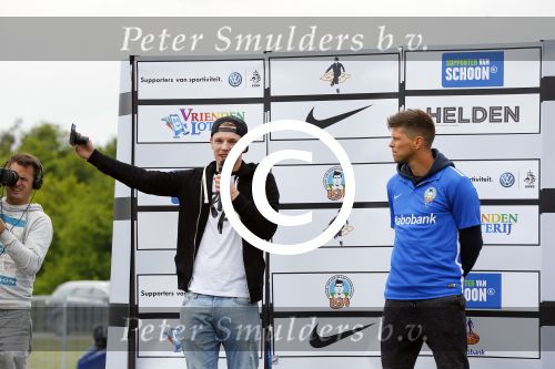 Arnhem 31 mei 2015
Voetbalclinic Klaas jan Huntelaar foundation op Papendal. Ook Enzo Knol en zijn vriendin Dee v d Zeeuw waren ook aanwezig.