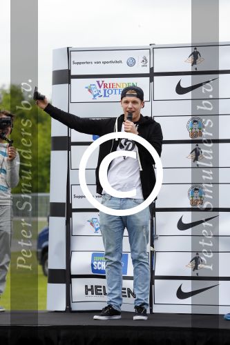 Arnhem 31 mei 2015
Voetbalclinic Klaas jan Huntelaar foundation op Papendal. Ook Enzo Knol en zijn vriendin Dee v d Zeeuw waren ook aanwezig.