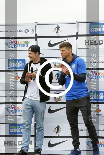 Arnhem 31 mei 2015
Voetbalclinic Klaas jan Huntelaar foundation op Papendal. Ook Enzo Knol en zijn vriendin Dee v d Zeeuw waren ook aanwezig.