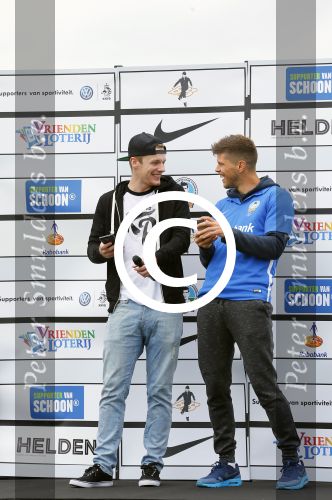 Arnhem 31 mei 2015
Voetbalclinic Klaas jan Huntelaar foundation op Papendal. Ook Enzo Knol en zijn vriendin Dee v d Zeeuw waren ook aanwezig.