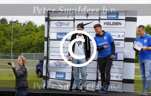 Arnhem 31 mei 2015
Voetbalclinic Klaas jan Huntelaar foundation op Papendal. Ook Enzo Knol en zijn vriendin Dee v d Zeeuw waren ook aanwezig.