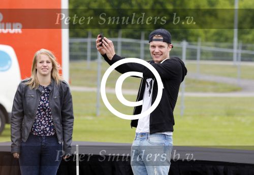 Arnhem 31 mei 2015
Voetbalclinic Klaas jan Huntelaar foundation op Papendal. Ook Enzo Knol en zijn vriendin Dee v d Zeeuw waren ook aanwezig.