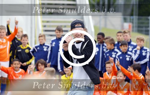 Arnhem 31 mei 2015
Voetbalclinic Klaas jan Huntelaar foundation op Papendal. Ook Enzo Knol en zijn vriendin Dee v d Zeeuw waren ook aanwezig.