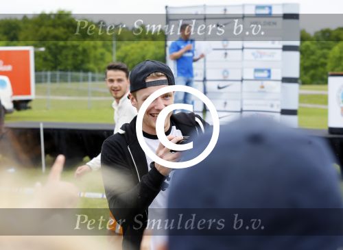 Arnhem 31 mei 2015
Voetbalclinic Klaas jan Huntelaar foundation op Papendal. Ook Enzo Knol en zijn vriendin Dee v d Zeeuw waren ook aanwezig.