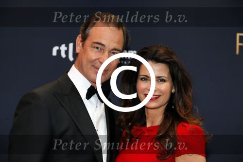 Amsterdam 1 juni 2015
Fajah Lourens met haar nieuwe vriend Gijs Scheringa.Premiere Rendez Vous in het nieuwe de la mar met oa Mark v Eeuwen Loes Haverkort Peter Paul Muller en Pierre Boulanger. Carolien de Bruijn en Erik de Vogel