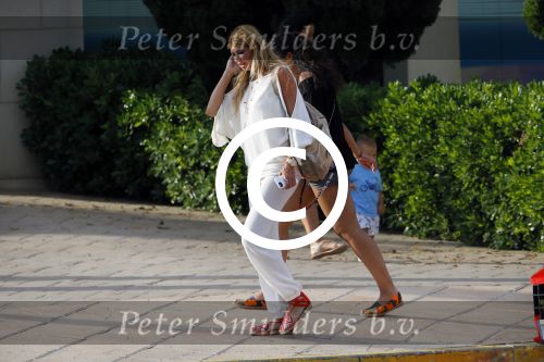 ibiza 3/4 juni 2015
Estelle Cruijff en Joelle Gullit samen op ibiza. Ze slapen in hun eigen appartement