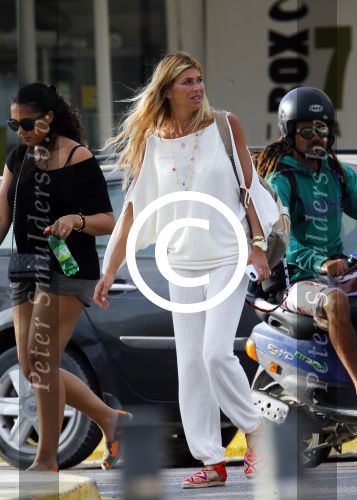 ibiza 3/4 juni 2015
Estelle Cruijff en Joelle Gullit samen op ibiza. Ze slapen in hun eigen appartement