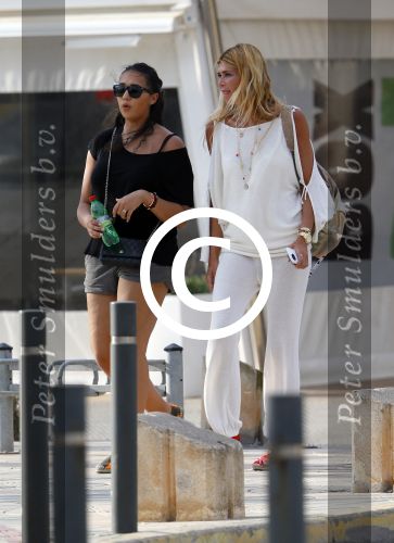 ibiza 3/4 juni 2015
Estelle Cruijff en Joelle Gullit samen op ibiza. Ze slapen in hun eigen appartement