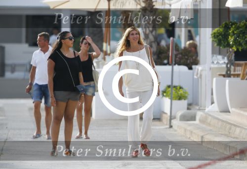 ibiza 3/4 juni 2015
Estelle Cruijff en Joelle Gullit samen op ibiza. Ze slapen in hun eigen appartement