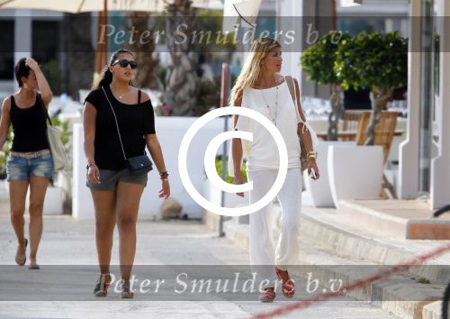 ibiza 3/4 juni 2015
Estelle Cruijff en Joelle Gullit samen op ibiza. Ze slapen in hun eigen appartement