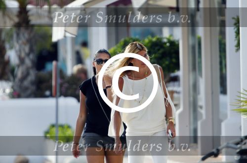 ibiza 3/4 juni 2015
Estelle Cruijff en Joelle Gullit samen op ibiza. Ze slapen in hun eigen appartement