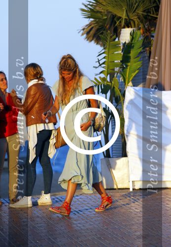ibiza 3/4 juni 2015
Estelle Cruijff en Joelle Gullit samen op ibiza. Ze slapen in hun eigen appartement
