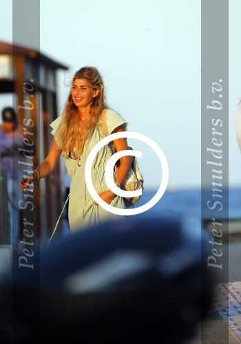 ibiza 3/4 juni 2015
Estelle Cruijff en Joelle Gullit samen op ibiza. Ze slapen in hun eigen appartement
