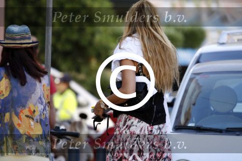 ibiza 15 mei 2015
Estelle Cruijff met een vriendin op ibiza
