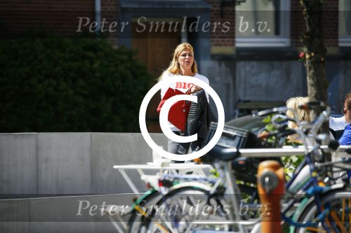 Amsterdam 21 mei 2015
Estelle Cruijff met een vriendin op terras.