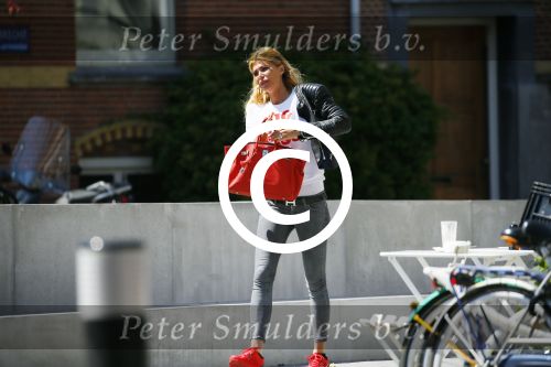 Amsterdam 21 mei 2015
Estelle Cruijff met een vriendin op terras.