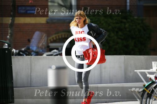 Amsterdam 21 mei 2015
Estelle Cruijff met een vriendin op terras.