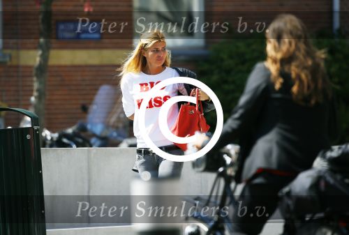 Amsterdam 21 mei 2015
Estelle Cruijff met een vriendin op terras.