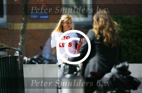 Amsterdam 21 mei 2015
Estelle Cruijff met een vriendin op terras.