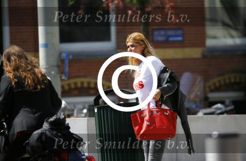Amsterdam 21 mei 2015
Estelle Cruijff met een vriendin op terras.