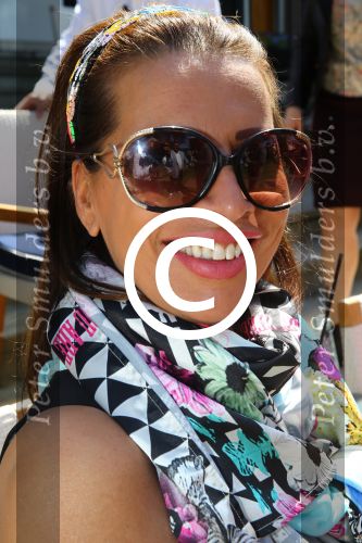 Amsterdam, 4 Juni 2015
Party van Talkies Magazine op het terras van het Hilton Hotel op de Apollolaan.
Esther Oosterbeek met electronische sigaret