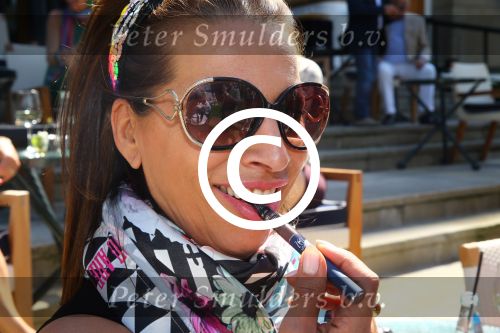 Amsterdam, 4 Juni 2015
Party van Talkies Magazine op het terras van het Hilton Hotel op de Apollolaan.
Esther Oosterbeek met electronische sigaret
