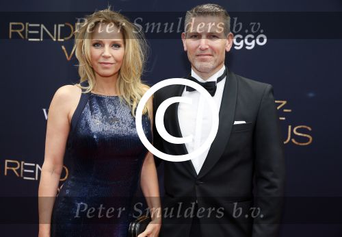 Amsterdam 1 juni 2015
Fajah Lourens met haar nieuwe vriend Gijs Scheringa.Premiere Rendez Vous in het nieuwe de la mar met oa Mark v Eeuwen Loes Haverkort Peter Paul Muller en Pierre Boulanger. Esther Verhoef met partner