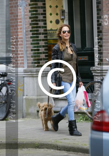 Amsterdam 22 mei 2015    
Evelyn Struik met hondje in amsterdam zuid