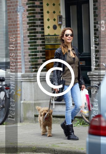 Amsterdam 22 mei 2015    
Evelyn Struik met hondje in amsterdam zuid