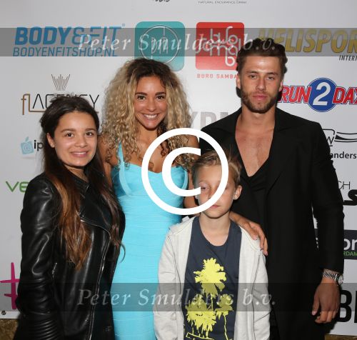 Amsterdam, 3 Juni 2015
Fajah Lourens met haar nieuwe vriend en kinderen