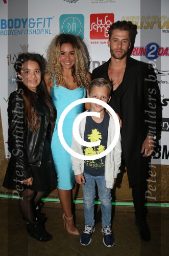Amsterdam, 3 Juni 2015
Fajah Lourens met haar nieuwe vriend en kinderen