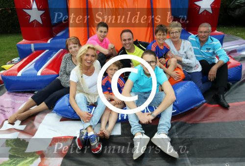 Fijnaart 8 Mei 2015
Verjaardag Frans Junior (6 jaar) samen met zijn drie broers en Mariska Bauer en Frans Bauer