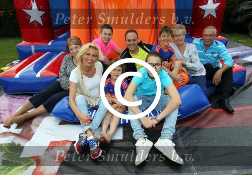 Fijnaart 8 Mei 2015
Verjaardag Frans Junior (6 jaar) samen met zijn drie broers en Mariska Bauer en Frans Bauer