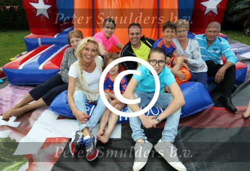 Fijnaart 8 Mei 2015
Verjaardag Frans Junior (6 jaar) samen met zijn drie broers en Mariska Bauer en Frans Bauer
