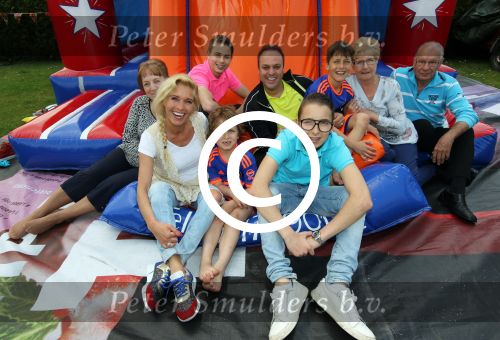 Fijnaart 8 Mei 2015
Verjaardag Frans Junior (6 jaar) samen met zijn drie broers en Mariska Bauer en Frans Bauer