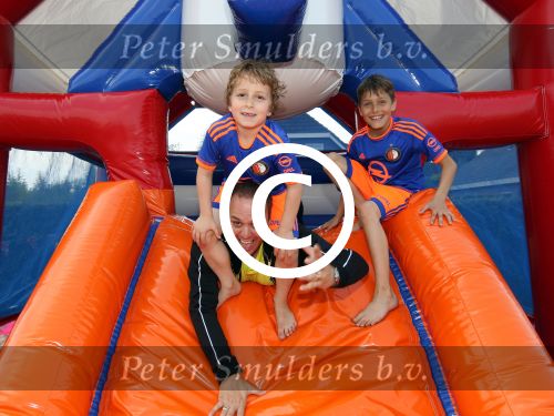 Fijnaart 8 Mei 2015
Verjaardag Frans Junior (6 jaar) samen met zijn drie broers en Mariska Bauer en Frans Bauer